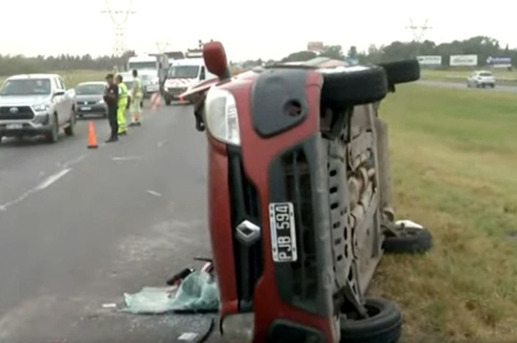 Impresionante Choque Y Vuelco En La Autopista Rosario Buenos Aires Notife