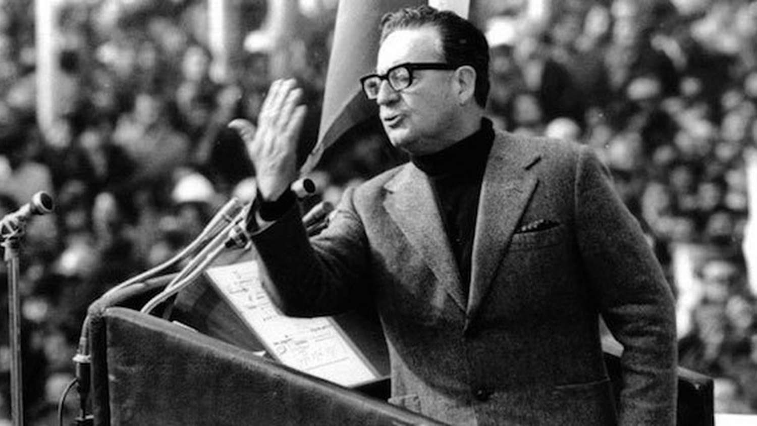 Condenan a oficiales que torturaron a un ministro de Allende