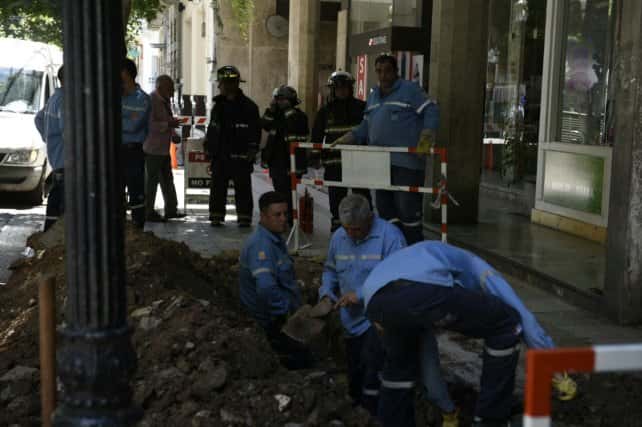 Retroexcavadora rompió un caño de gas en Rosario y provocó el caos