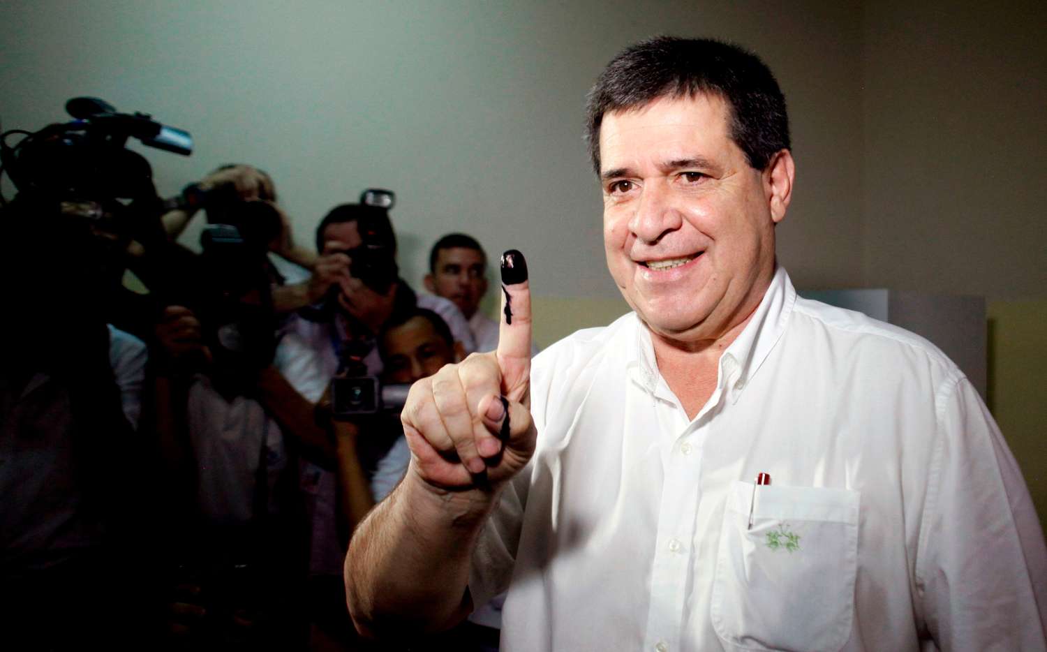 Paraguay elige candidatos a presidente en concurridas primarias