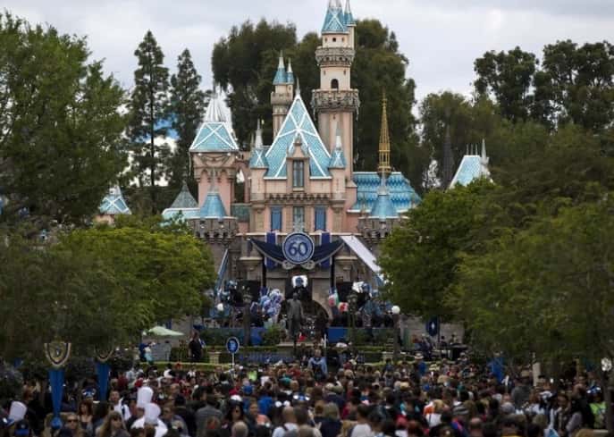Un apagón en Disneyland dejó personas atrapadas en los juegos
