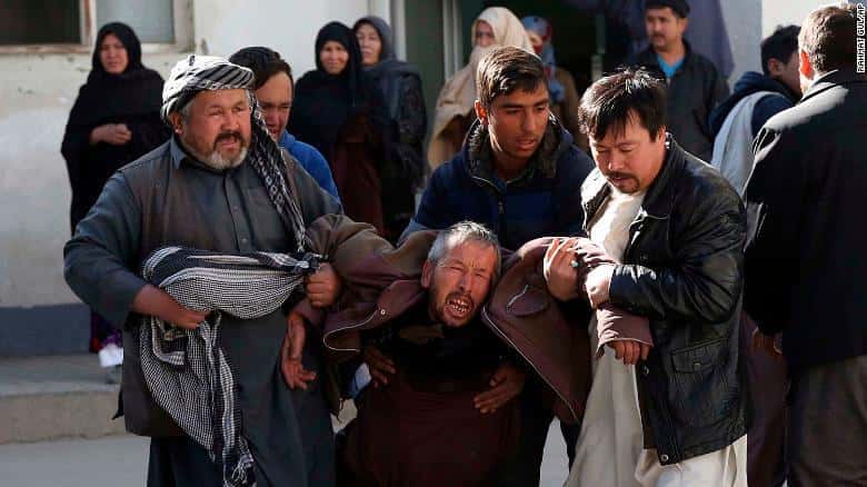 ISIS se adjudica mortal ataque suicida en Kabul