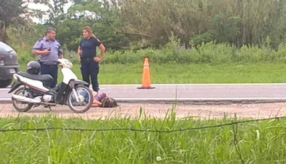 Falleció la mujer que cayó de un automóvil en la Ruta 11