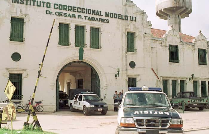 Cárcel de Coronda: un preso murió electrocutado mientras limpiaba su celda
