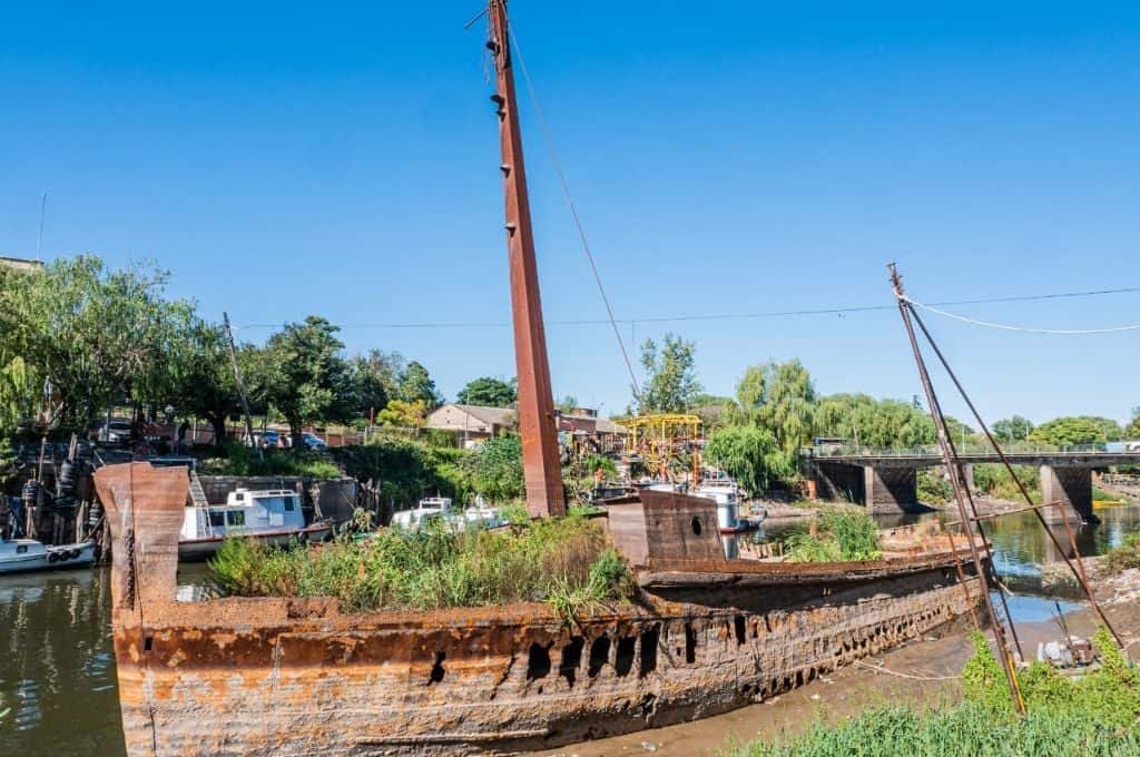 Rosario: con la bajante, emergió un histórico barco del siglo XIX