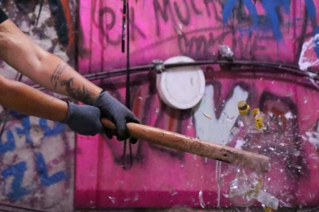 “Rage Room”: en Brasil se inauguró un local para descargar la ira