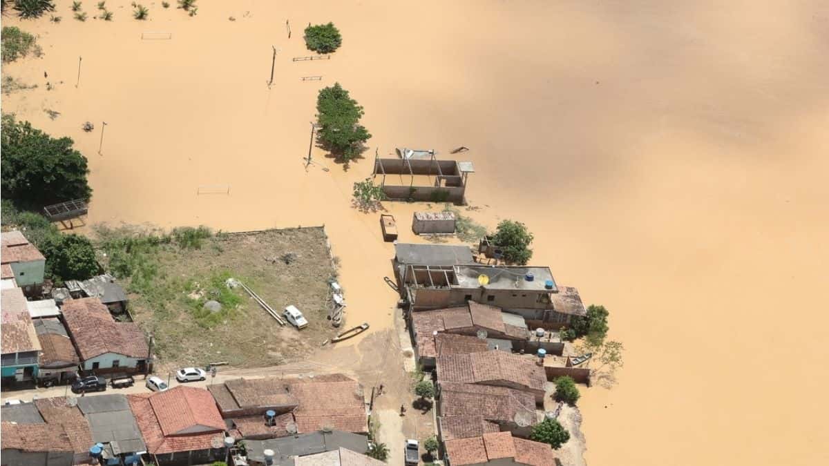 Video: Colapsa una presa en Brasil y ordenan la evacuación urgente de todo un municipio