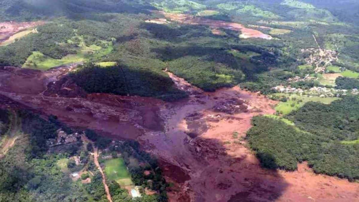 Video: colapsó una represa en Minas Gerais por las intensas lluvias