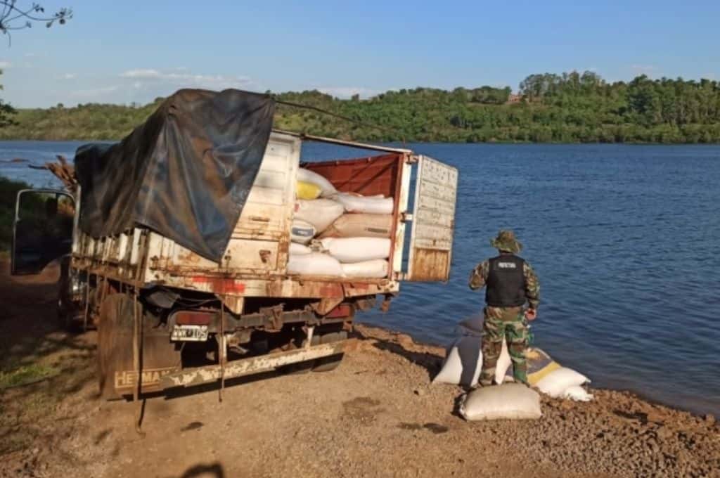 Prefectura secuestró 12 toneladas de maíz de contrabando en Misiones