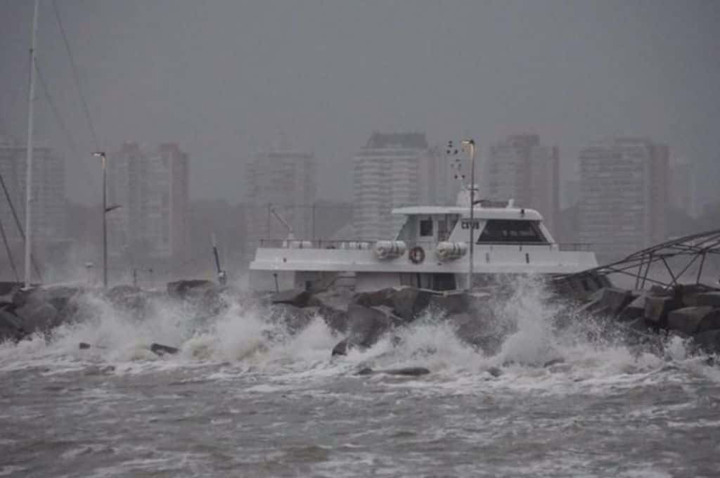 Un ciclón subtropical afectó la costa uruguaya