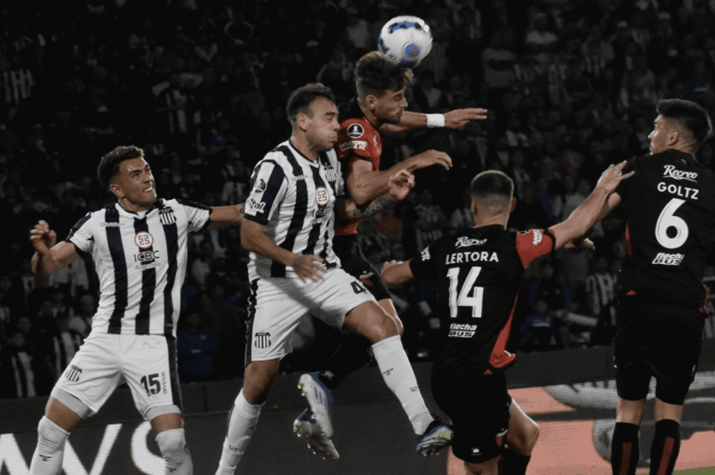 Colón recibe a Talleres por el pase a cuartos de la Copa Libertadores