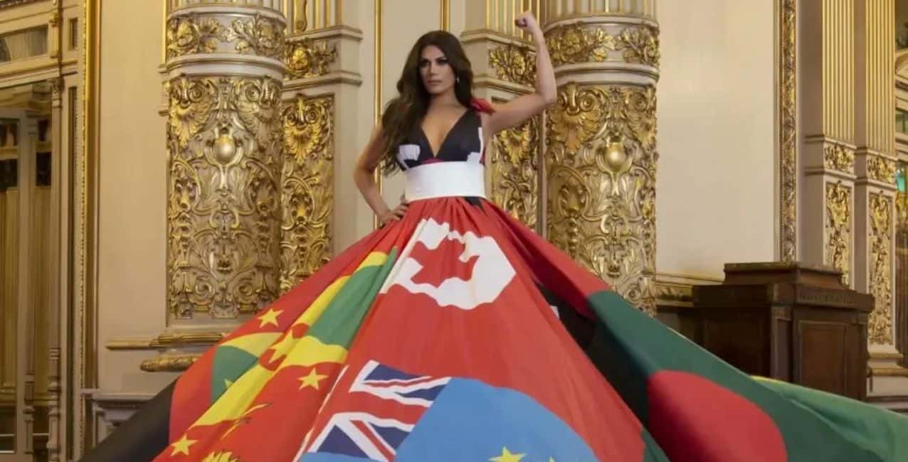 Flor de la V lució un vestido con banderas de países en donde se condena ser LGBTIQ+