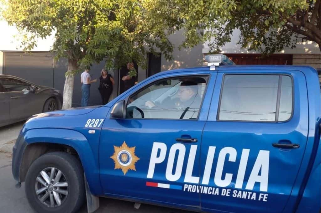 Acompañado por una abogada, se entregó el hombre que baleó al policía en Rincón