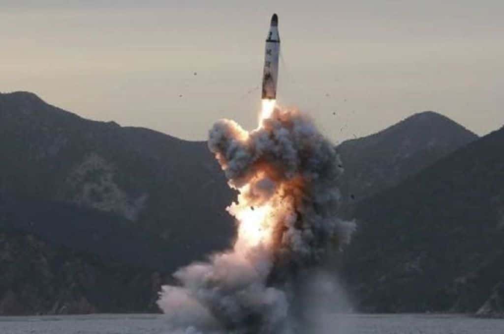 Corea del Norte lanzó al menos 23 misiles, uno muy cerca de las aguas territoriales de Corea del Sur