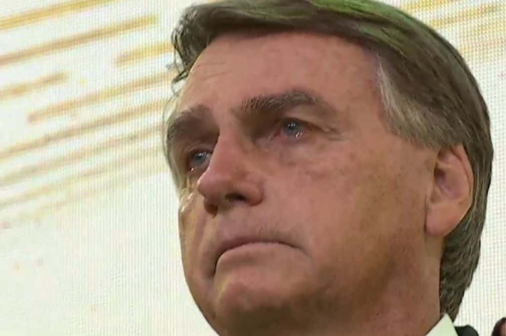 Llorando, Jair Bolsonaro se despidió de la presidencia de Brasil: “El mundo no se acabará el primero de enero”