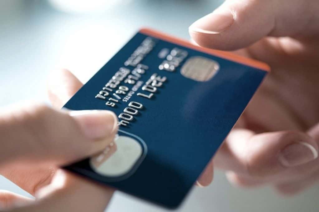 Por primera vez en cinco meses, crecieron las compras con tarjetas de crédito