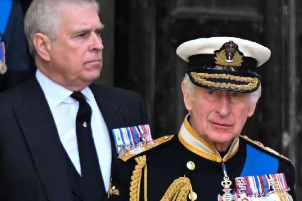 Escándalo real: Carlos III echó a su hermano Andrés del Palacio de Buckingham