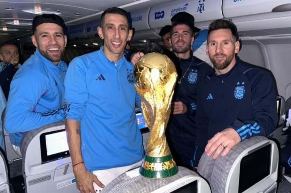 “¿Cómo van a convencerme de que la magia no existe?”: así compartió Messi más fotos con la Copa del Mundo