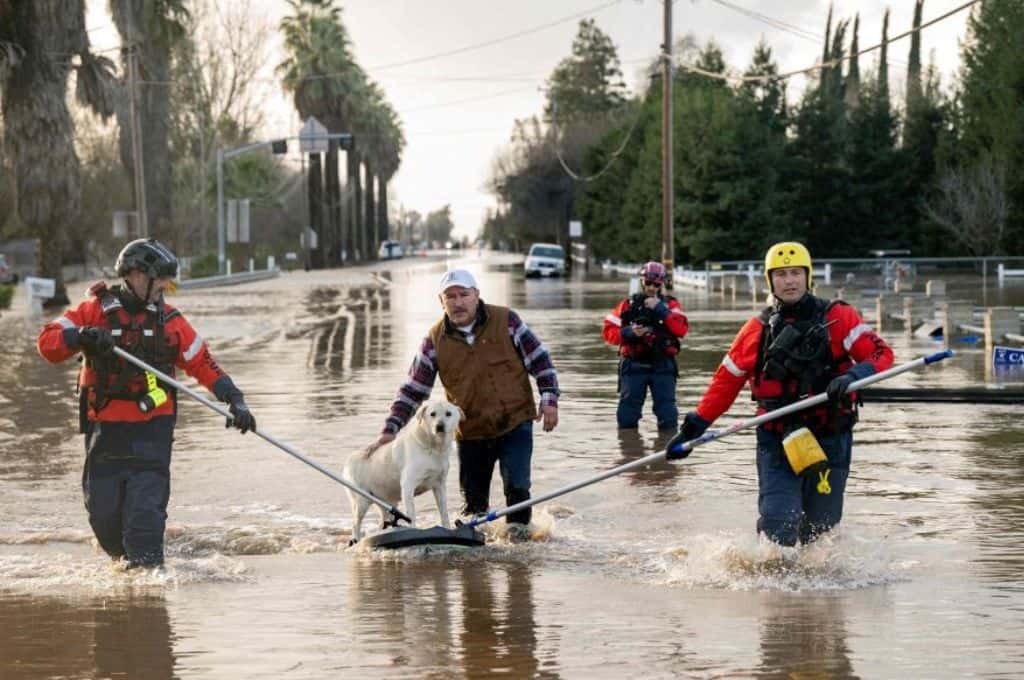 California bajo alerta ante la llegada de un ciclón que podría causar más inundaciones