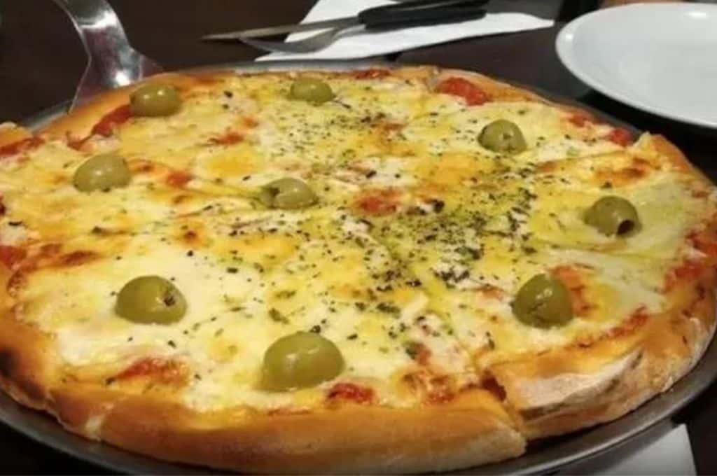 Se quejó por el precio de una pizza en Rosario y la respuesta que le dedicó el local se volvió viral