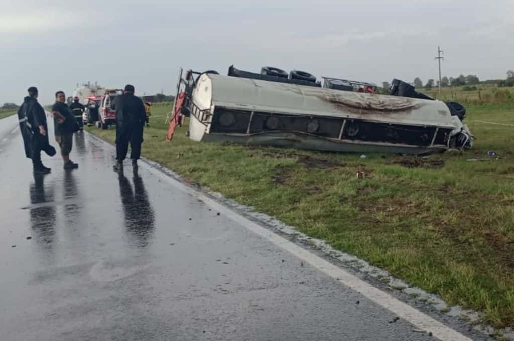 Accidente fatal en Ruta 34: cinco muertos al chocar un camión cisterna contra un automóvil