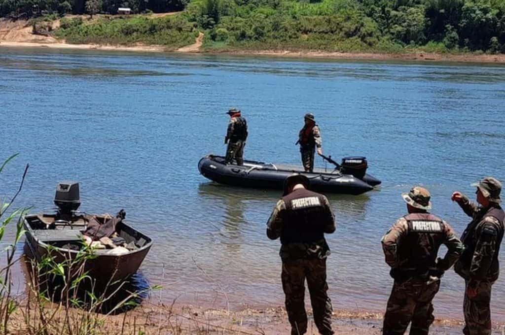 Hallaron muertos a los dos hermanitos que su mamá tiró al río Paraná