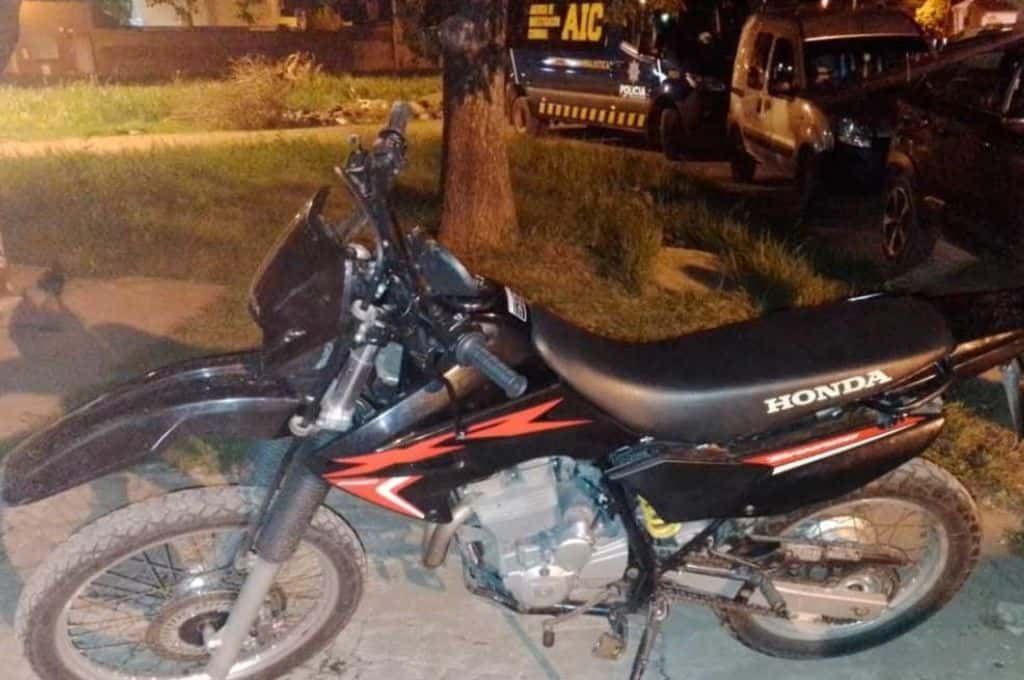 Tiroteo y persecución en Santa Fe: un policía de civil se enfrentó a delincuentes que robaron una moto