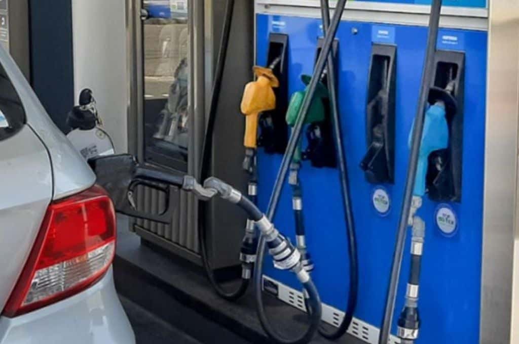 Para evitar un nuevo aumento, el Gobierno prorrogó la actualización de impuestos a los combustibles