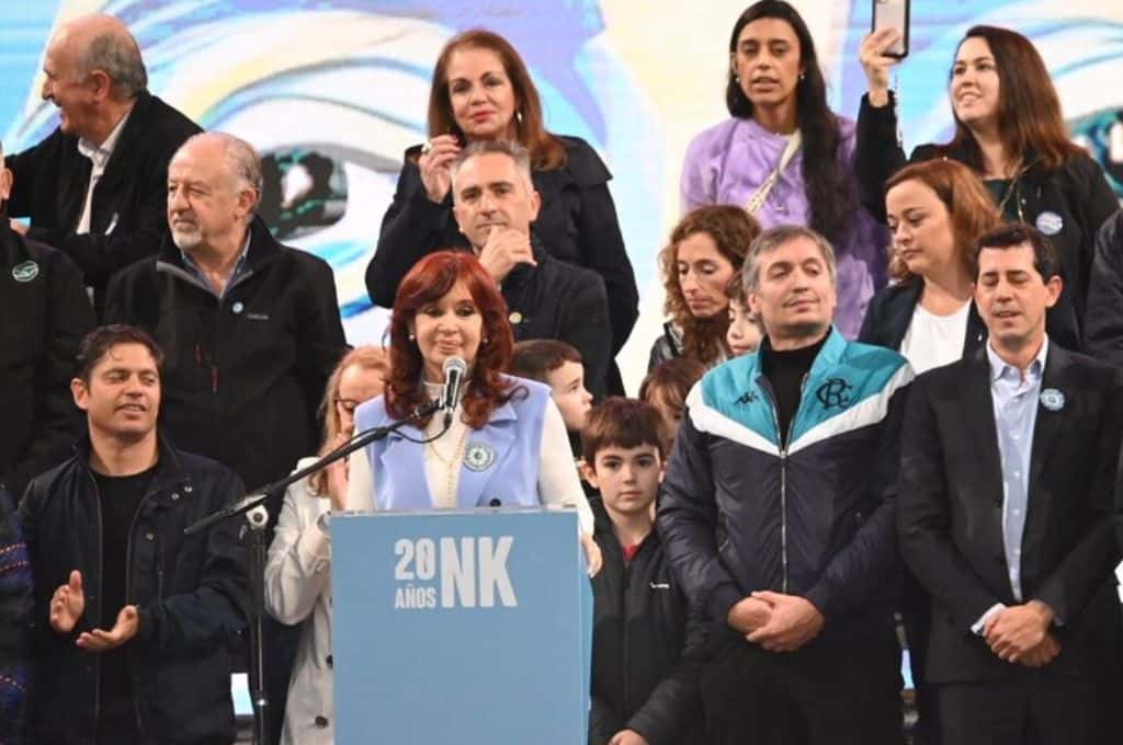 Cristina Fernández habló ante una multitud en Plaza de Mayo: “Soy del pueblo y de ahí no me muevo”