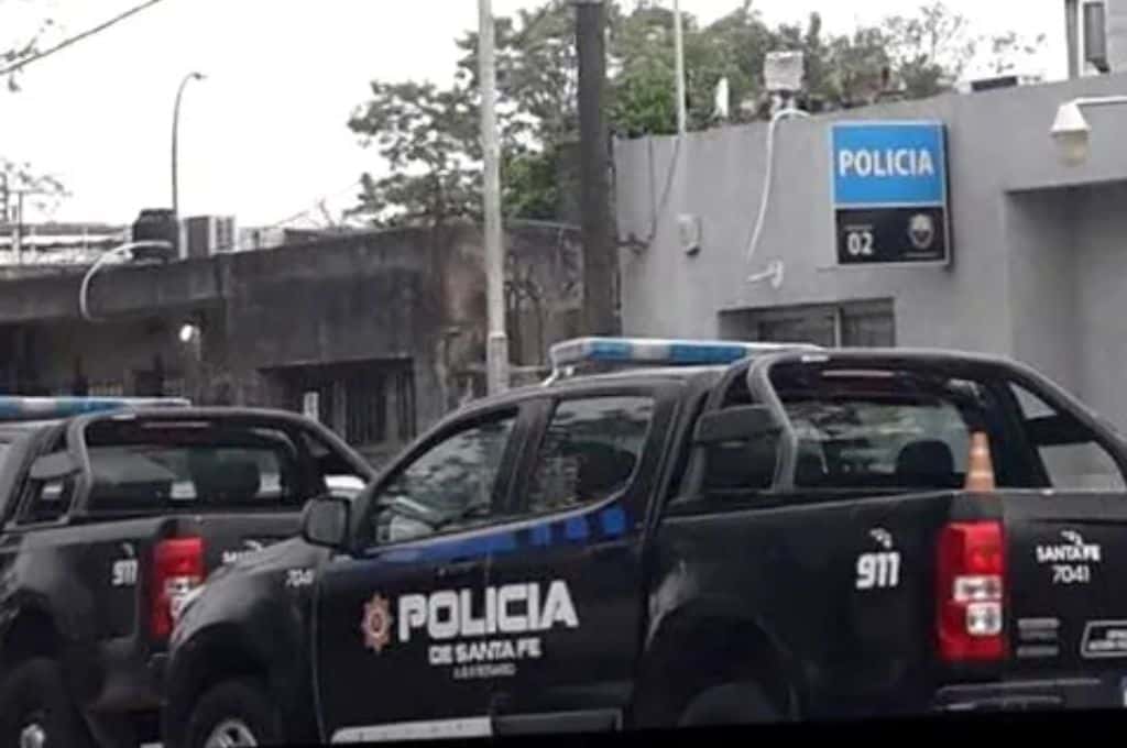 Rosario: arrojaron una bomba molotov contra la subcomisaría 2ª