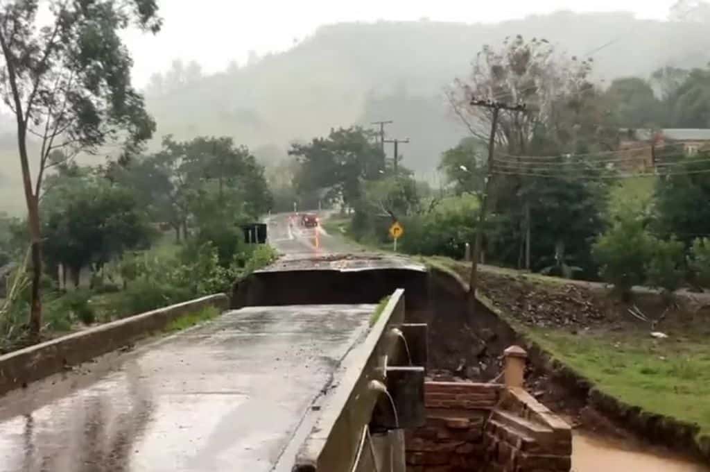 Al menos 11 muertos y 19 desaparecidos por un ciclón extratropical en el sur de Brasil
