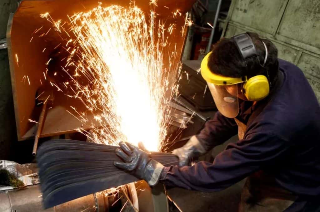 La producción industrial cayó el 1,9% en mayo del 2023