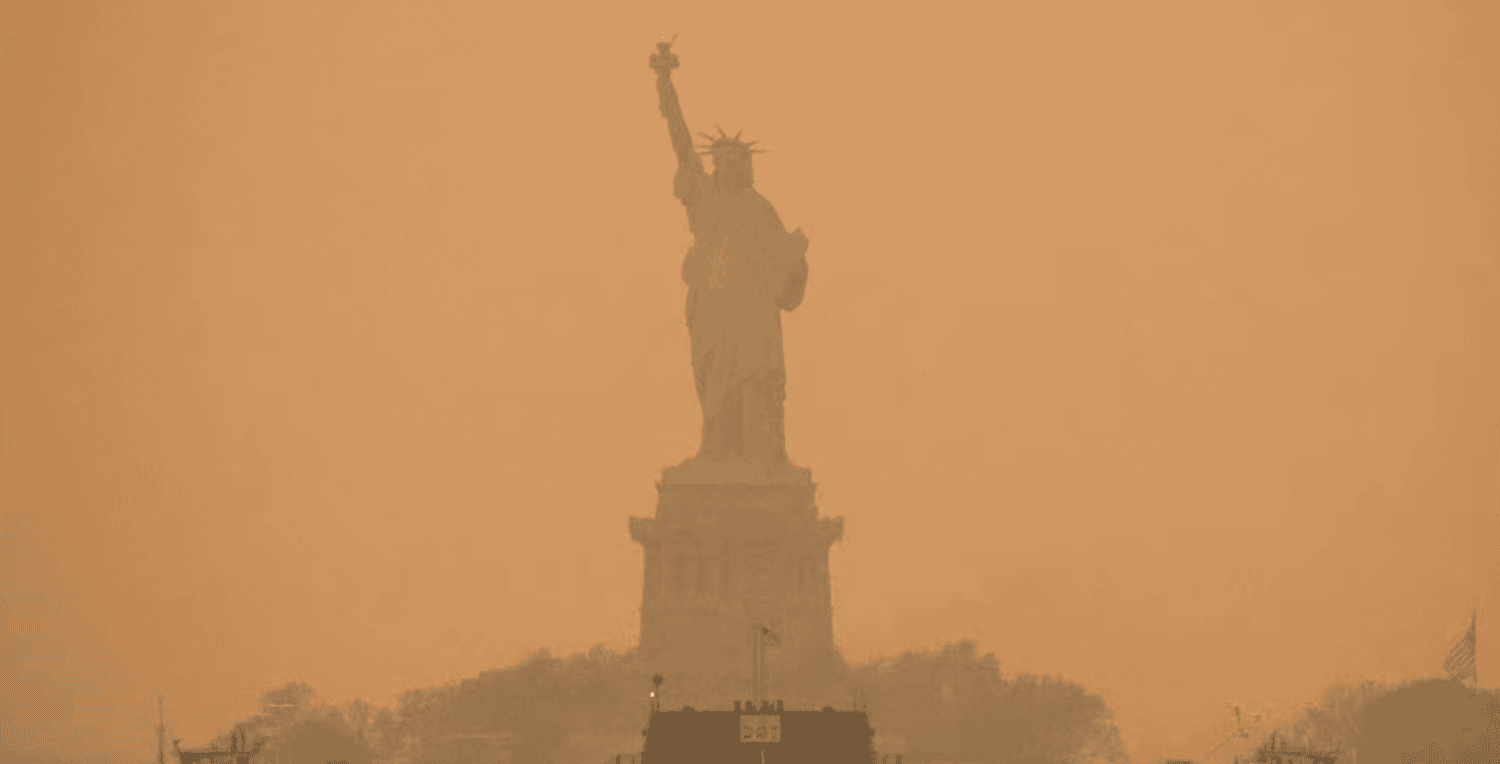 Por qué Nueva York está cubierta de humo: las impactantes imágenes