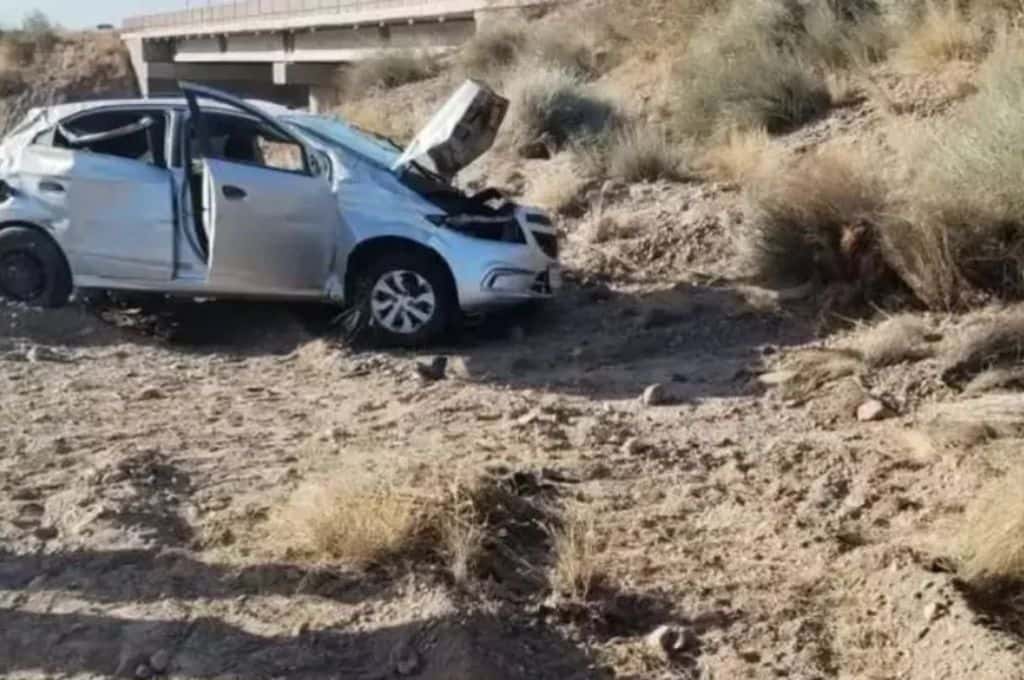 Accidente fatal en Mendoza: una mujer murió tras desbarrancar con su auto
