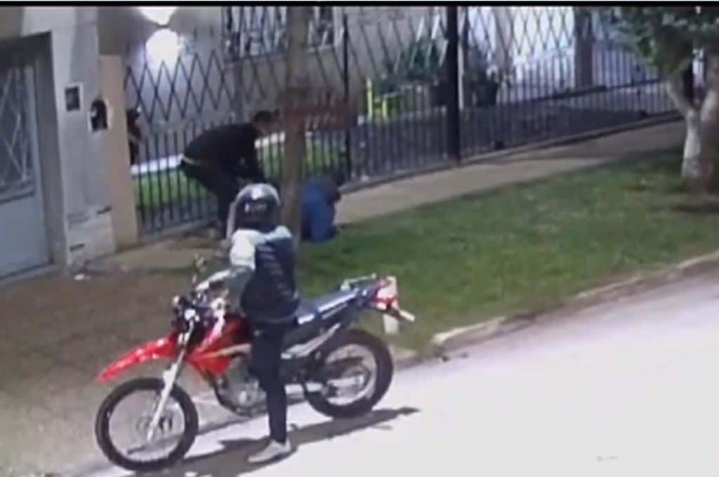 Quilmes: motochorros atacaron con una picana a un hombre y lo asaltaron