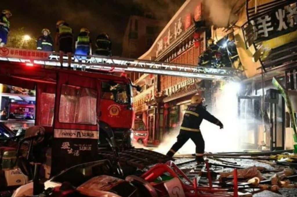 Explosión en un restaurante de China por una fuga de gas: hay al menos 31 muertos