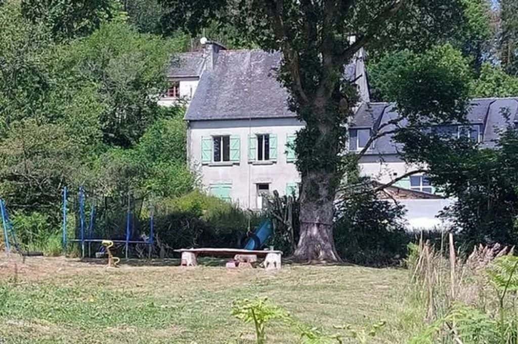Francia: una familia fue atacada a tiros por su vecino mientras comían en el jardín