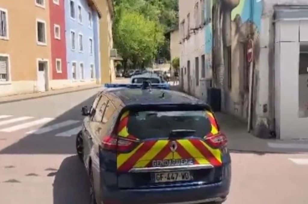 Al menos un muerto y tres heridos durante un tiroteo en un pequeño pueblo de Francia