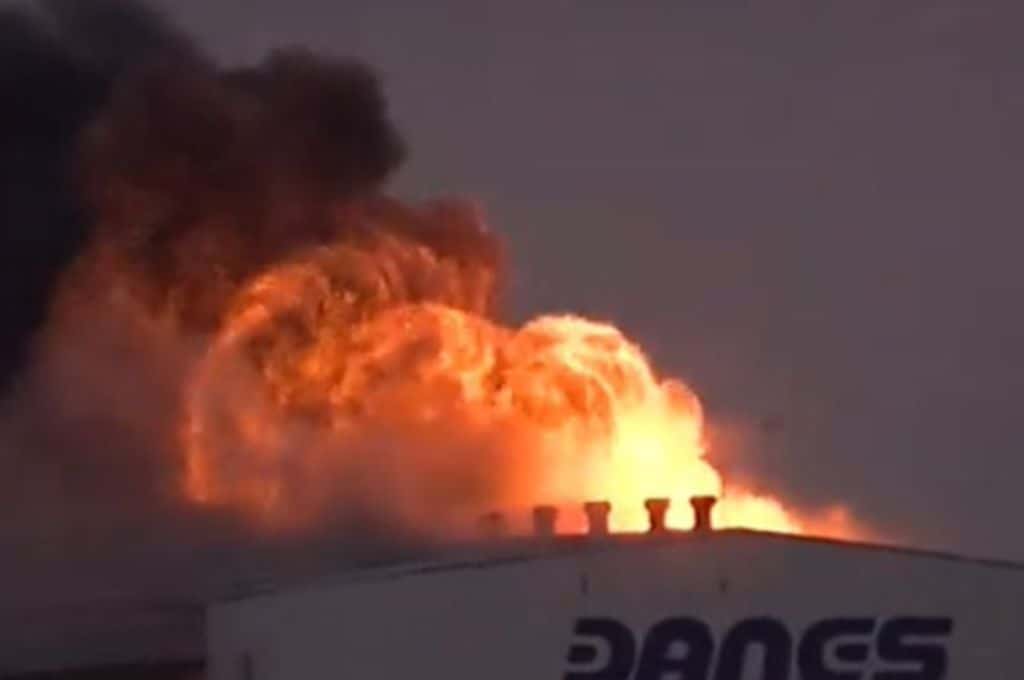 Voraz incendio en una fábrica de Roldán: hubo pérdidas millonarias
