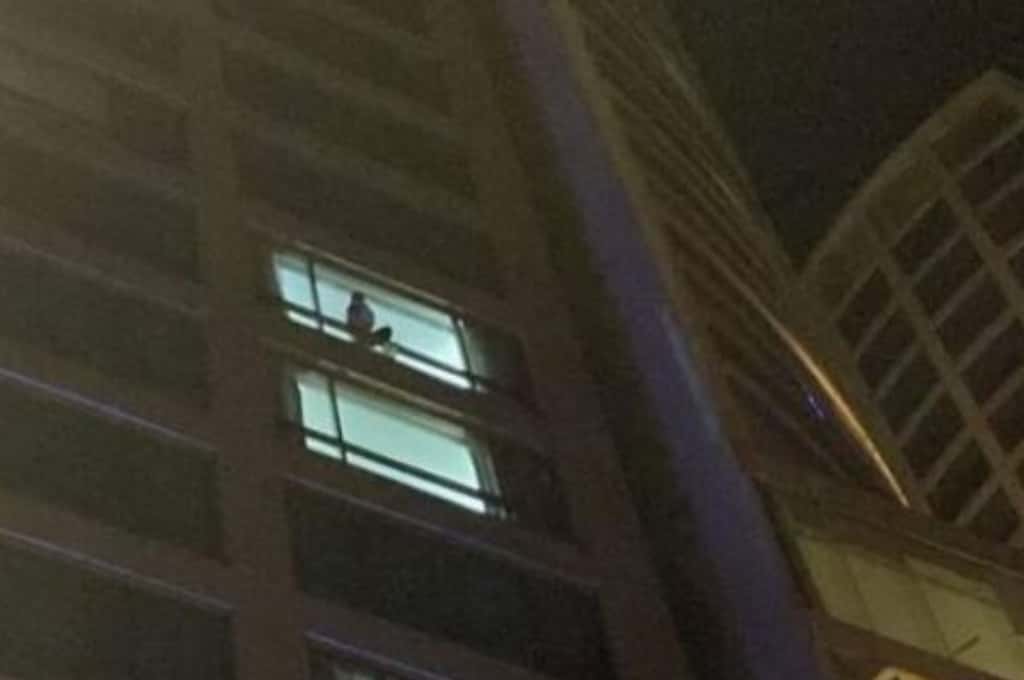 Horror en México: una mujer tiró desde el octavo piso de un hotel y todo quedó registrado