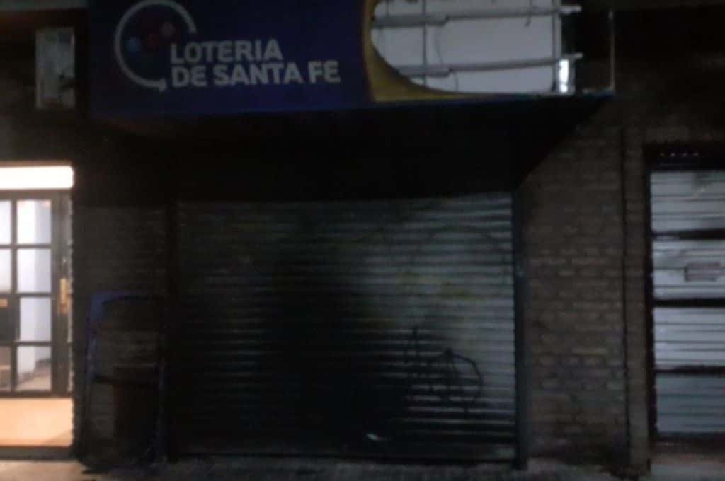 Rosario: incendiaron una agencia de quiniela en Pichincha