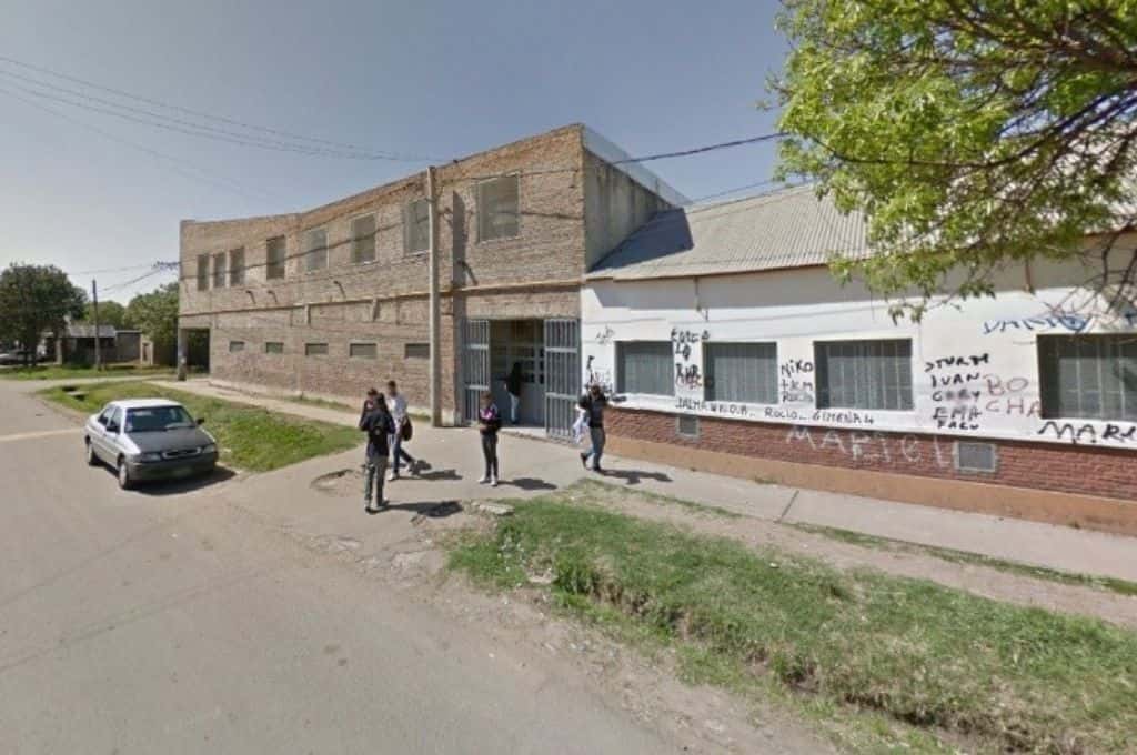 Conmoción en Rosario: un adolescente de 14 años llevó un revólver a la escuela