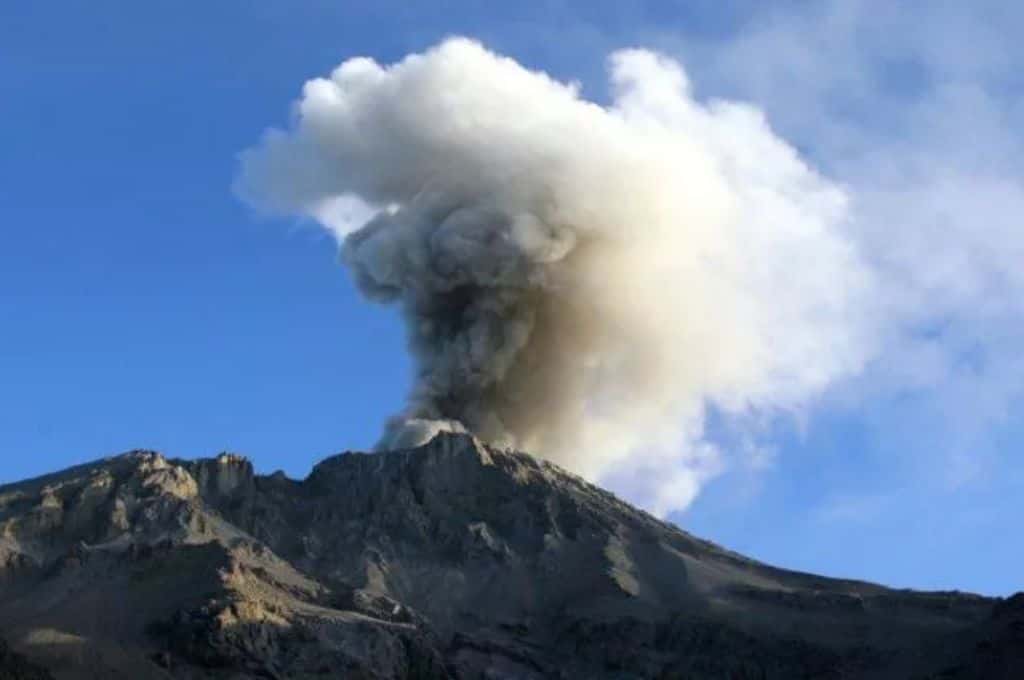 Perú: entró en proceso de erupción el volcán Ubinas