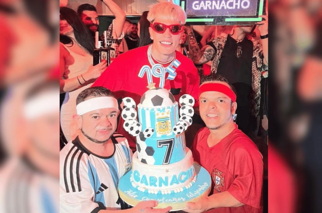 Alejandro Garnacho celebró sus 19 años con una gran fiesta en Madrid: el detalle especial en su torta