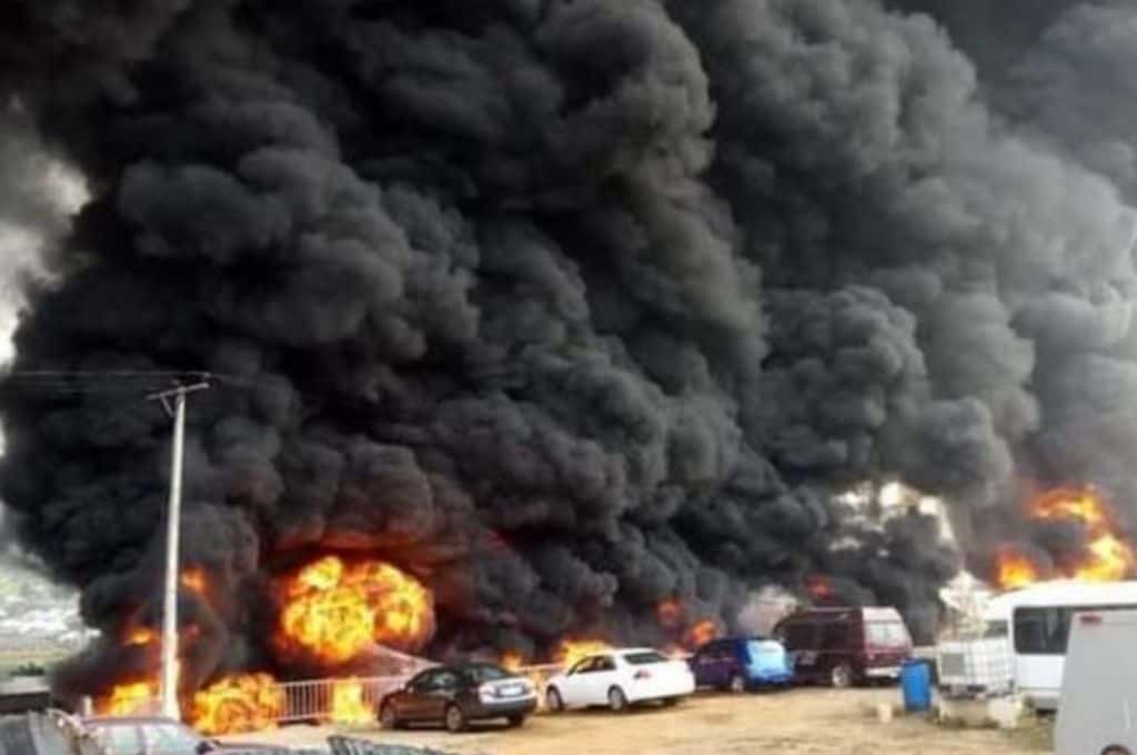 Video: 8 muertos tras explotar un camión cisterna con gasolina en Nigeria