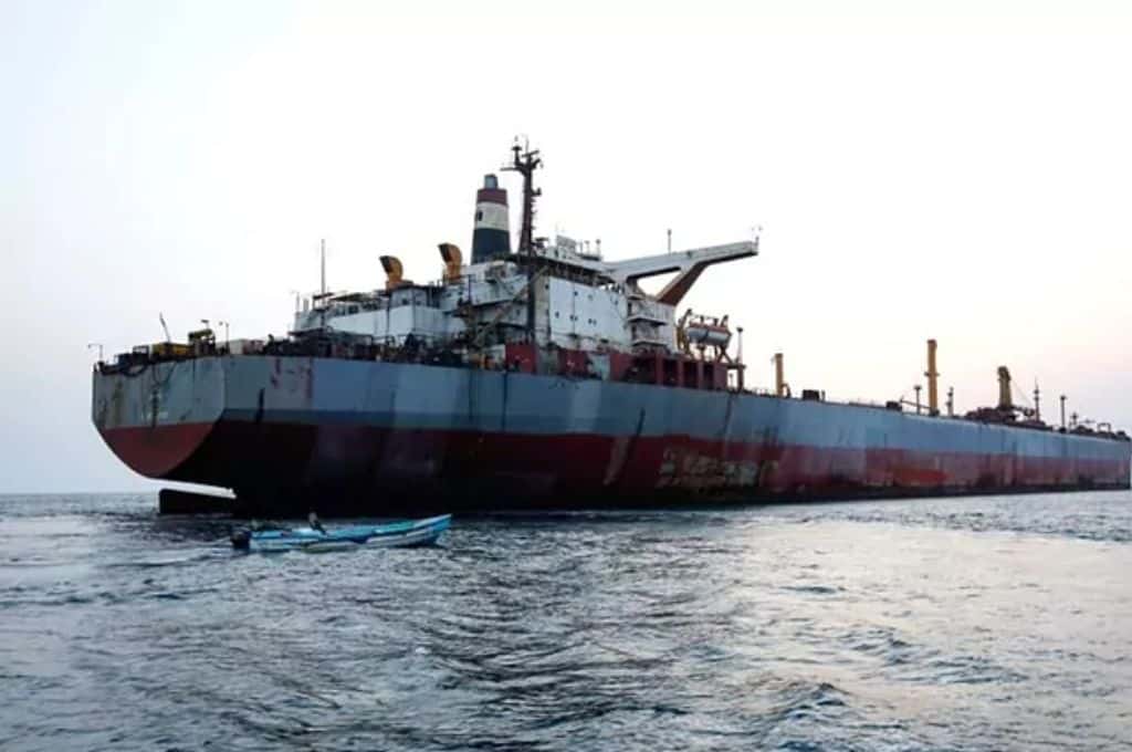 Un petrolero al borde de desatar una catástrofe ambiental en el Mar Rojo