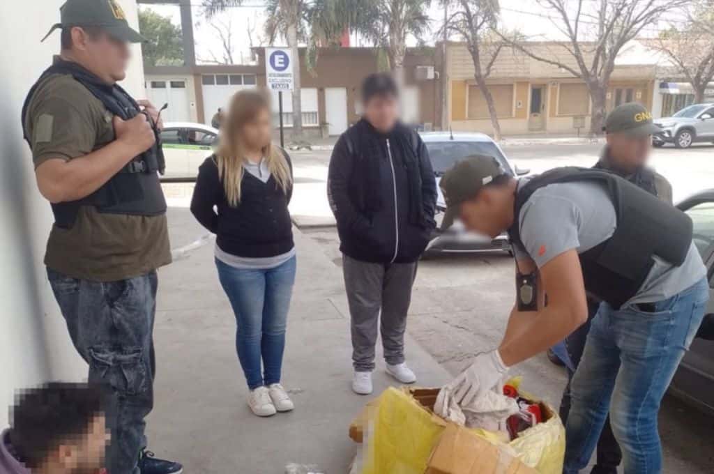 Cañada de Gómez: dos detenidos por querer retirar una encomienda con 15 kilos de marihuana
