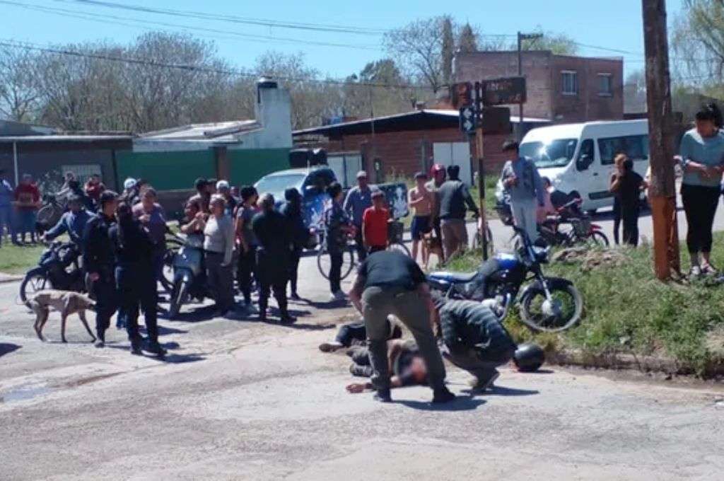 Carcarañá: atacaron a tiros a una pareja que circulaba en moto y el hombre está en grave estado