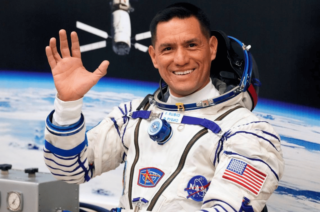 Quién es Frank Rubio, el astronauta que batió un récord al pasar 355 días en el espacio