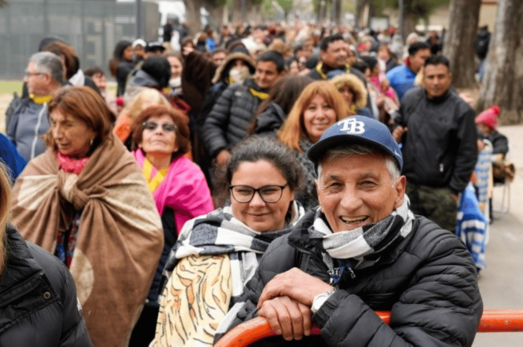 Alrededor de 10 mil personas esperan la bendición de Leda en la ex Rural de Rosario